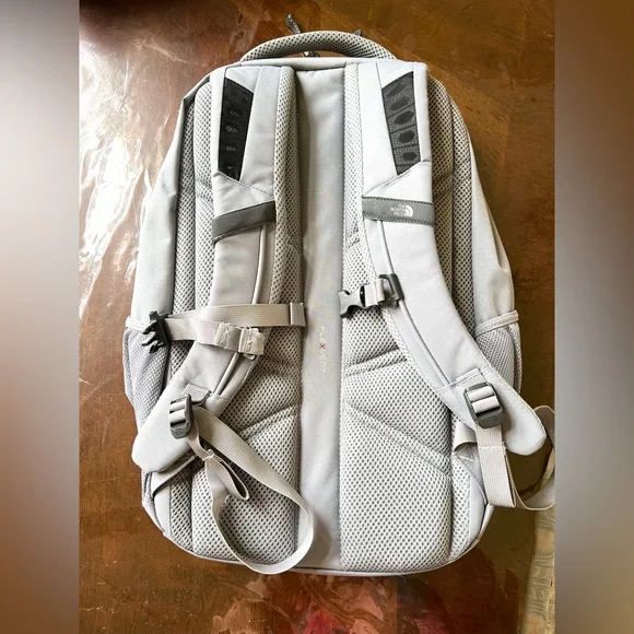 like a new The North Face Gray connector Athletic Backpack with Padded Straps